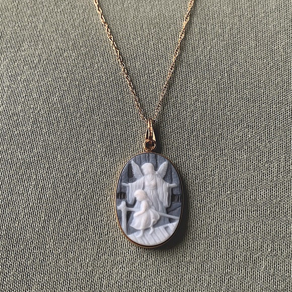 Jewelry - 14K Gold Guardian Angel Child Pendent Necklace